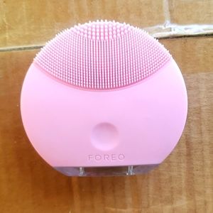 COPY - foreo face sonic massager /cleansing brush